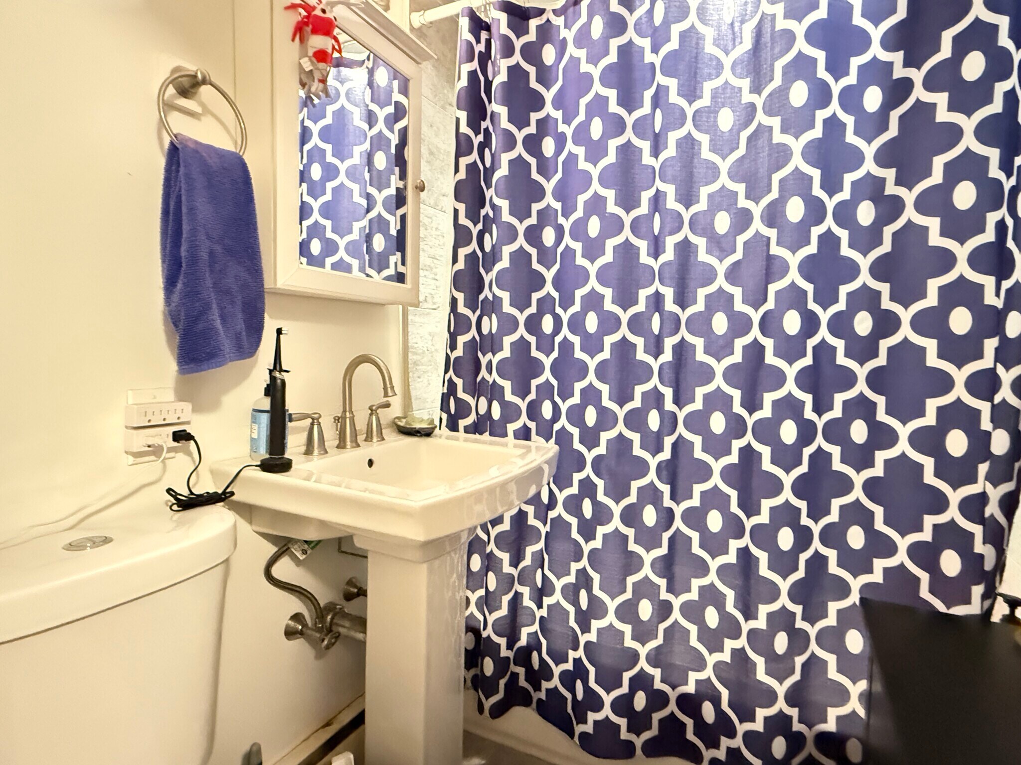 Building Photo - 197 Kent St