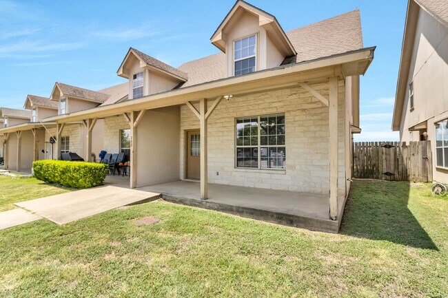 Building Photo - 200 Sandstone Dr
