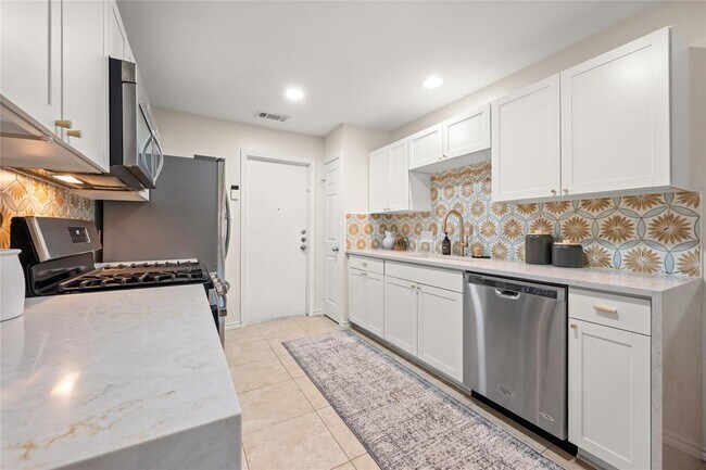 Building Photo - 6716 Skynook Dr