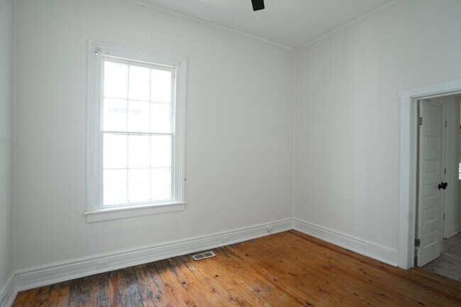 Building Photo - 410 3rd St