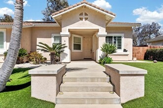 Building Photo - 1528 Knoll Park Glen