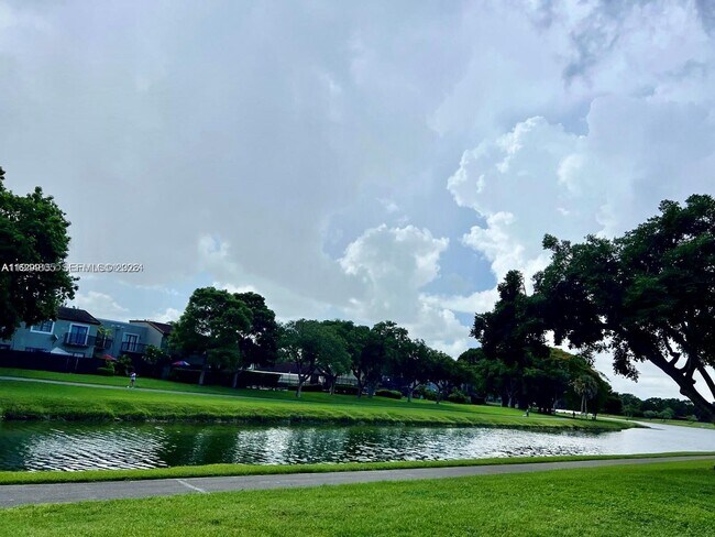 Building Photo - 10440 SW 156th Ct