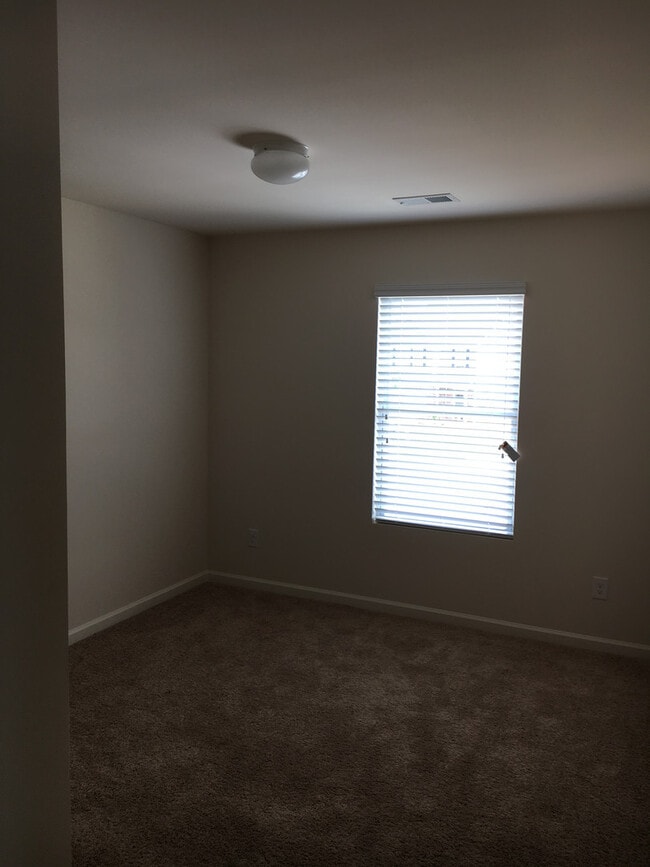 Building Photo - Doss Ferry Community in Kimberly Al  2 story house built 2017, 3 Bedroom, 2.5 bathroom house with...