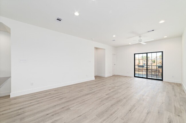 Building Photo - 11906 N Hoa Sen Cir