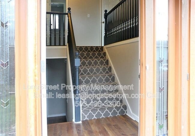 Building Photo - 1692 SW Reed Pl