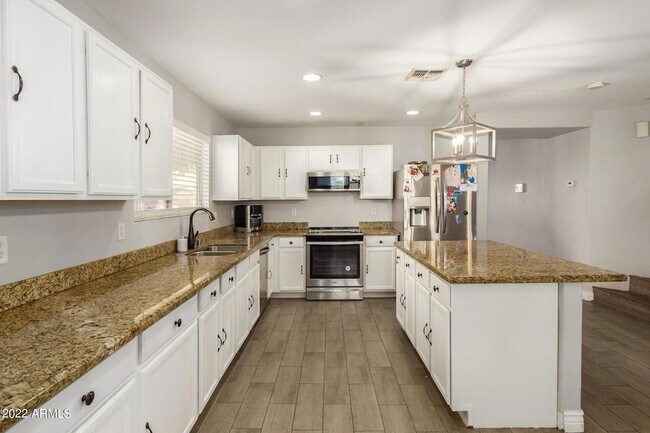 Building Photo - 9124 W Elm St