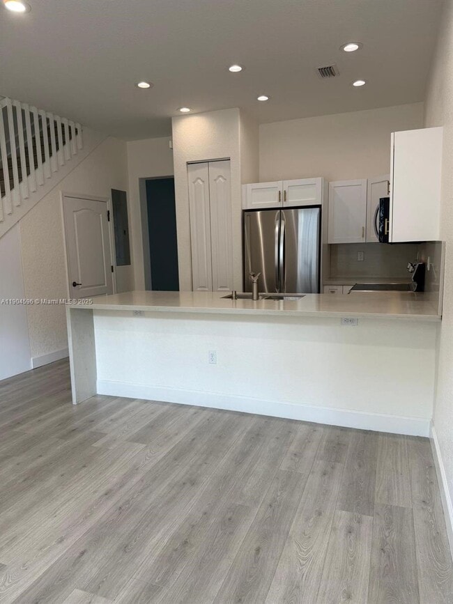 Building Photo - 705 SW 147th Ave