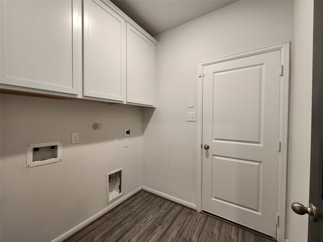 Building Photo - 411 Alaska Cedar Dr