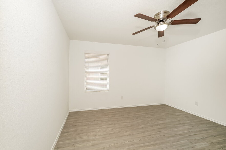 Building Photo - 1221 White Willow