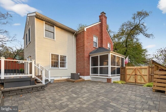 Building Photo - 3004 Marshall St