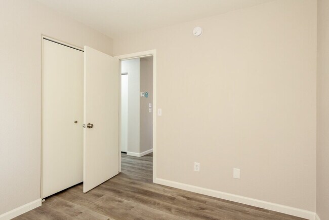 Building Photo - 195 W Brangus Way