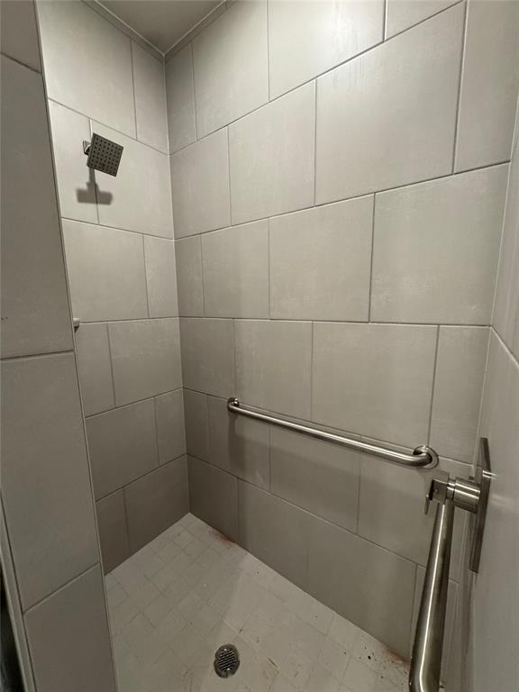 Building Photo - 6804 Labelle Dr