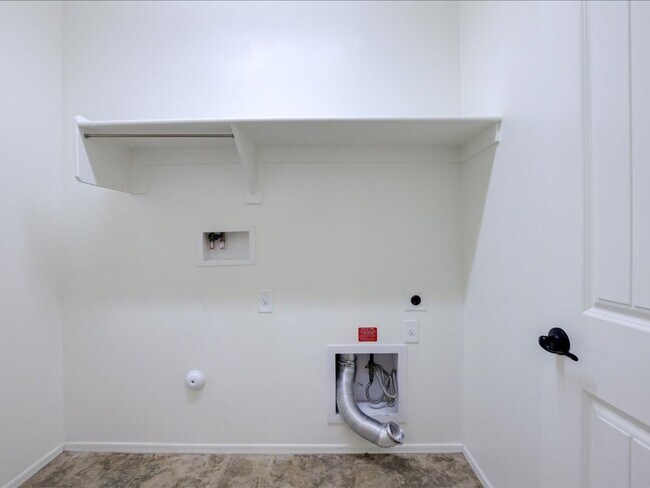 Building Photo - La Estancia 4 Bed 2.5 Bath Home