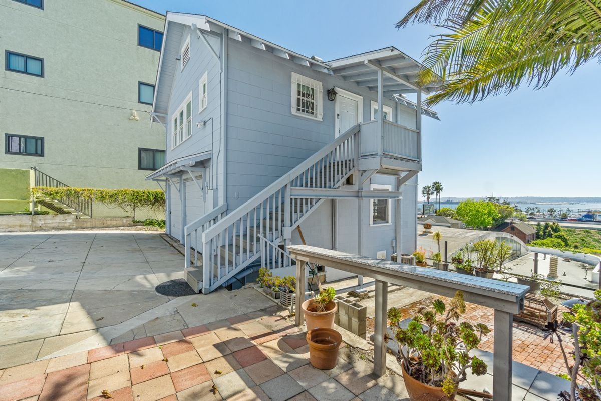 Building Photo - 2452 Union St