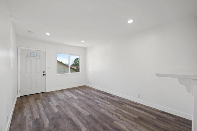 Building Photo - 1308 N Mulberry St