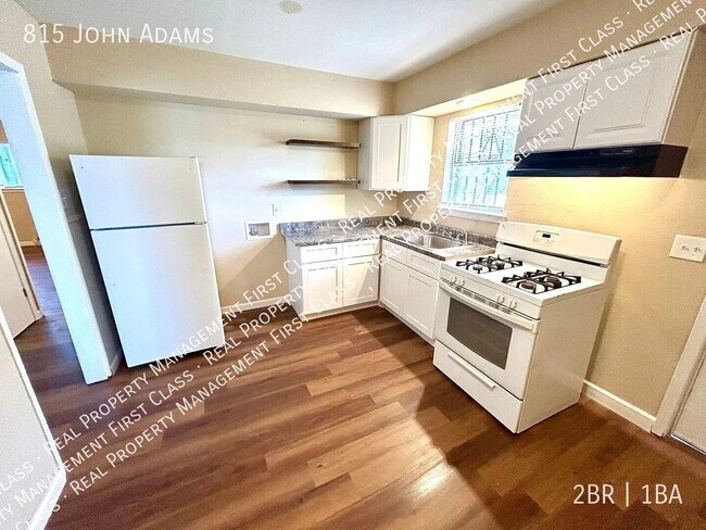 Building Photo - 815 John Adams Dr