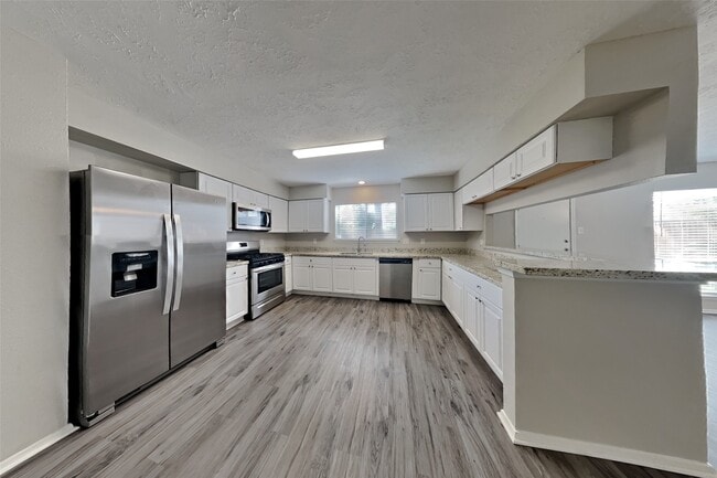 Building Photo - 7206 Fuchsia Ln