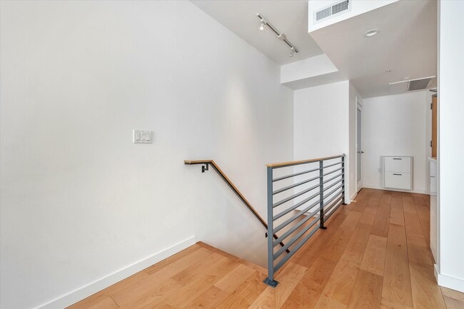 Building Photo - 69 Clementina St