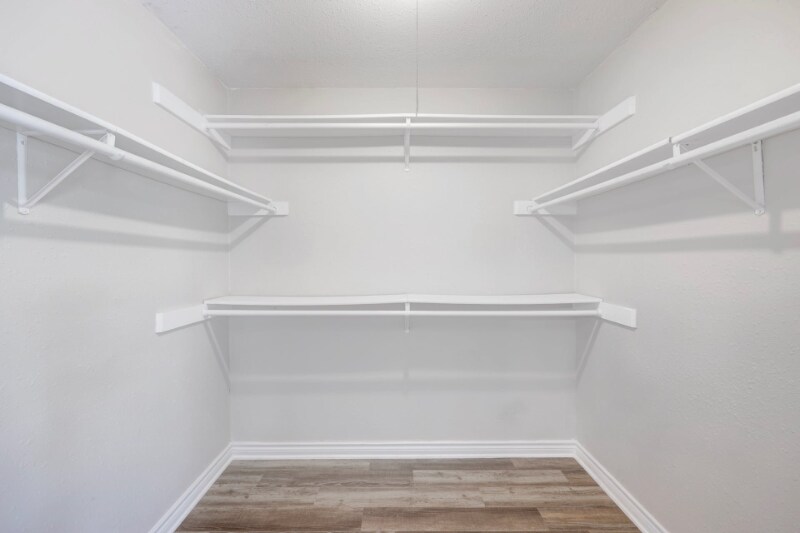 Building Photo - 200 Woodmont Dr