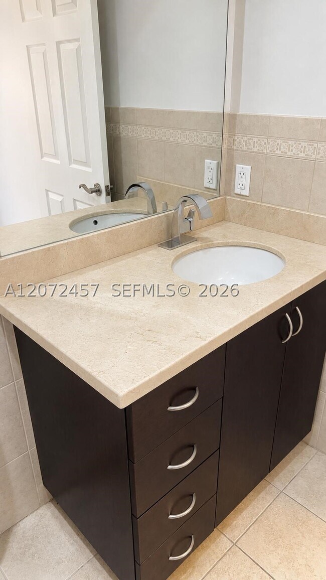 Building Photo - 2286 SW 16th Ct
