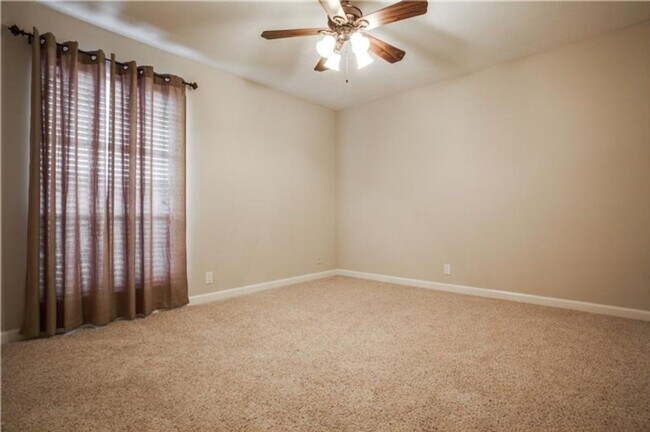 Building Photo - ***5325 Fleetwood Oaks Avenue #153***