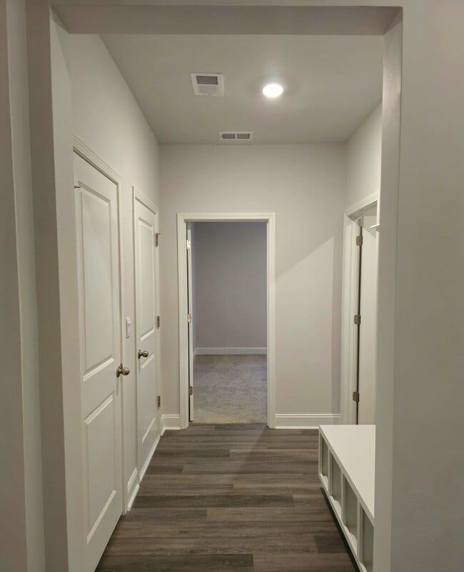 Building Photo - Live the Dream: Luxury Golf Course Living Awaits!