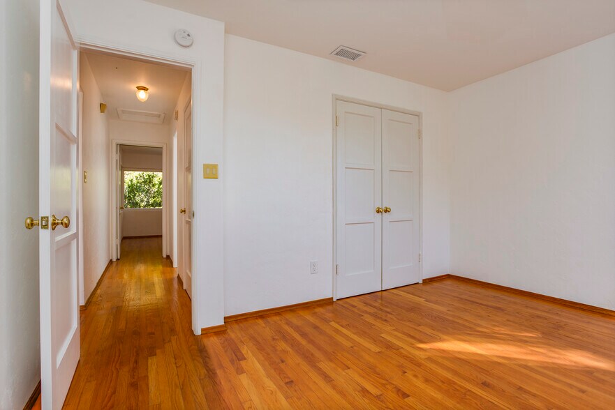 Building Photo - 634 Tarento Dr