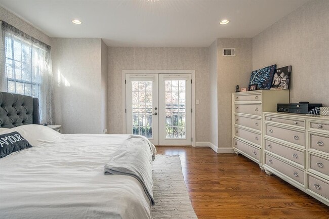 Building Photo - 133 Brunswick St