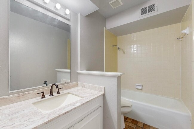 Building Photo - 7948 Habersham Ln