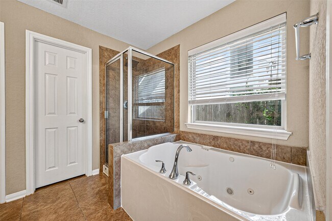 Building Photo - 26738 Henson Falls Dr