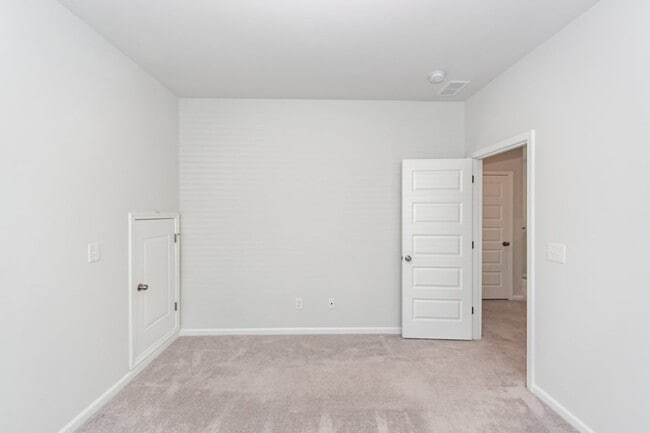 Building Photo - 214 Narrowleaf Ave