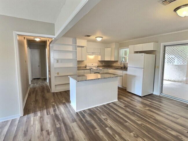 Building Photo - Updated 3-Bedroom Home in Ocean Springs!