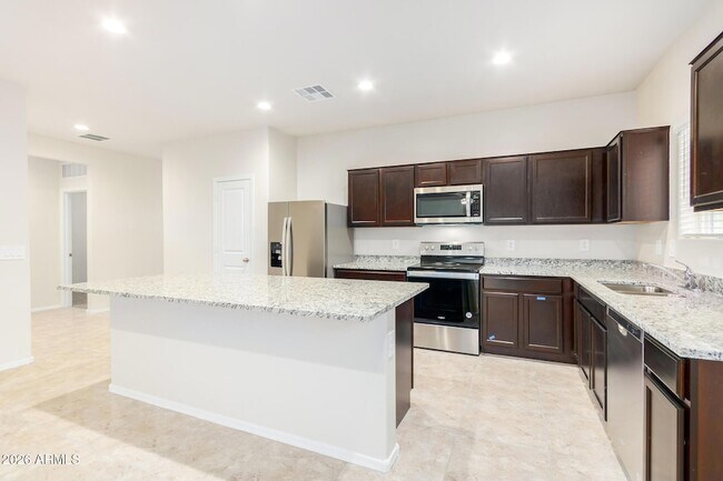 Building Photo - 1810 W Pinkley Ave