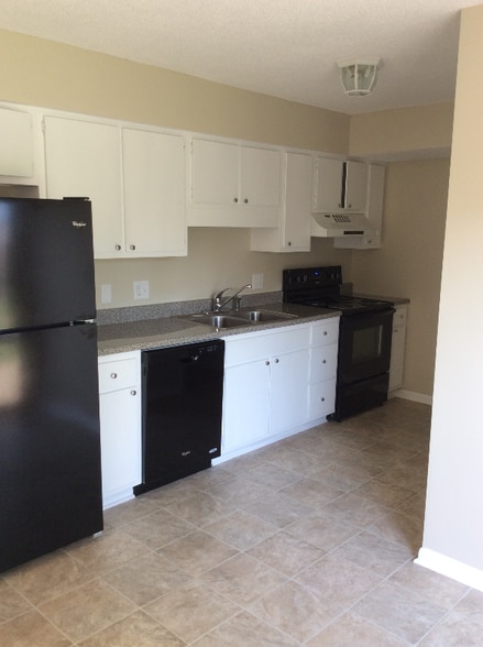 Building Photo - 615 Central Ave