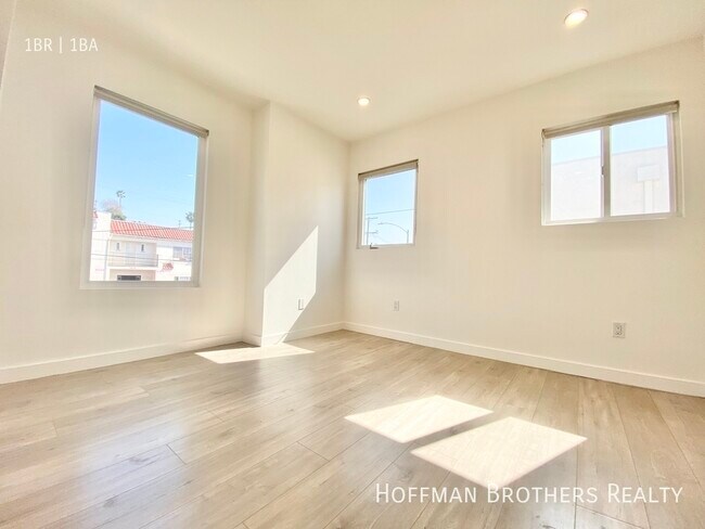 Building Photo - 2512 1/4 London St-1/4