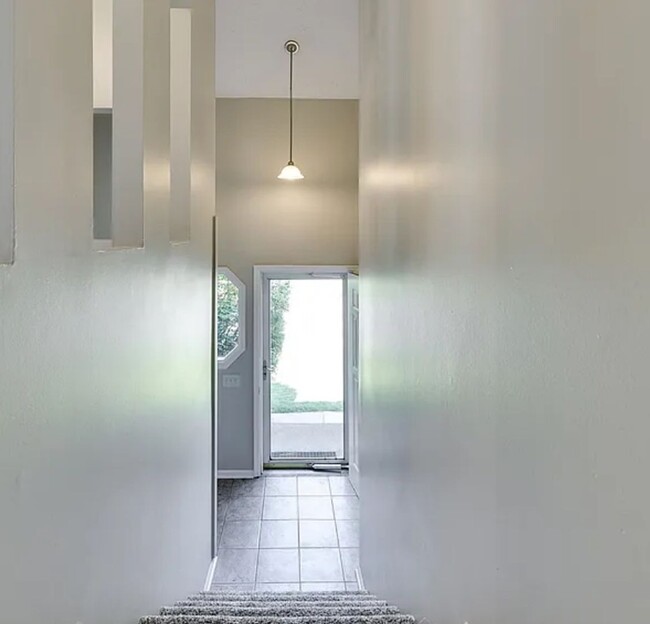 Building Photo - Spacious Corner Townhome with Private Yard...