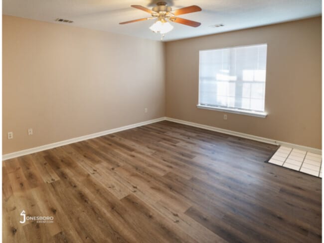 Building Photo - Kenwood Pointe Apartments: Washer and Dryer Furnished