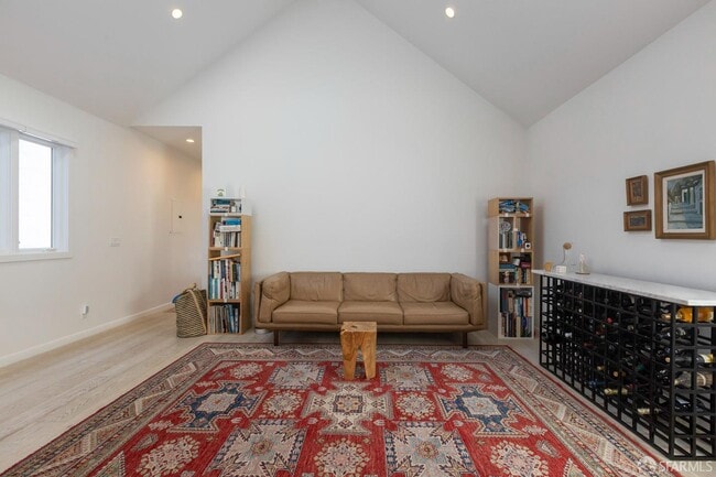 Building Photo - 449 Gates St