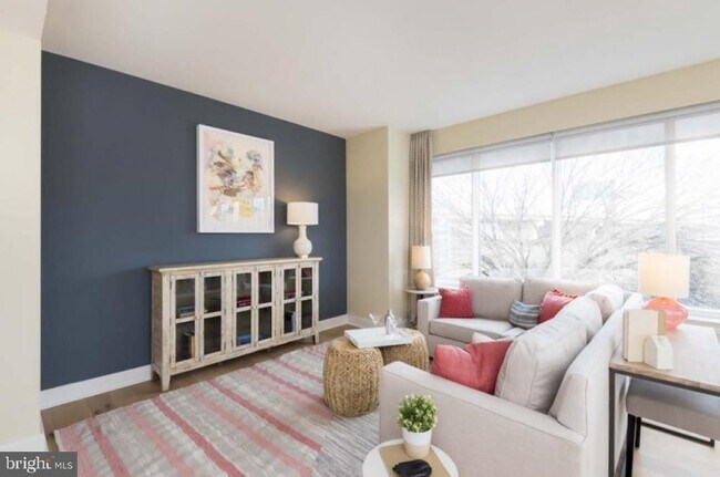 Building Photo - 235 N Christopher Columbus Blvd