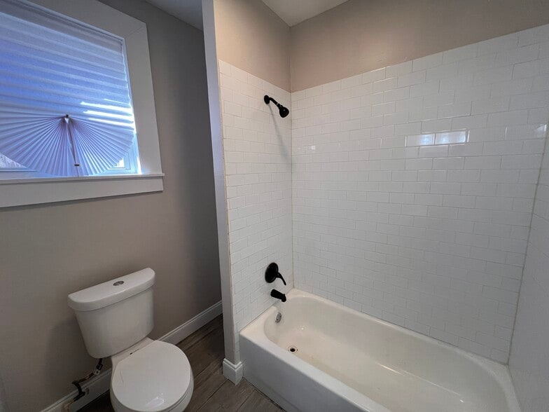 Bathroom - 4608 York Rd