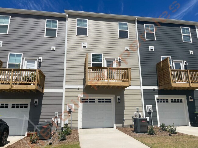 Building Photo - Gorgeous 3 Bedroom 3.5 Bath Townhome with ...