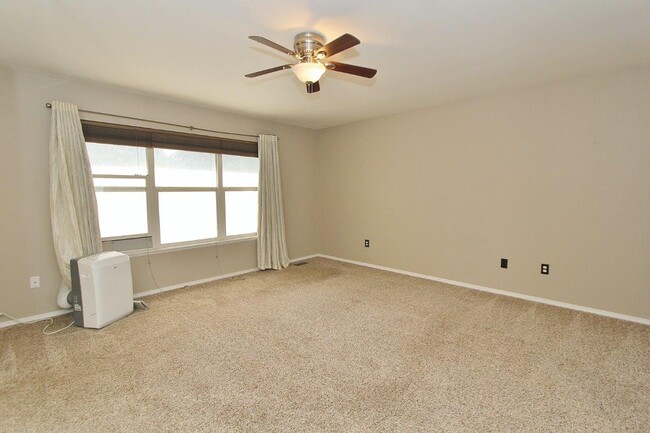 Building Photo - 11265 W Red Maple Dr