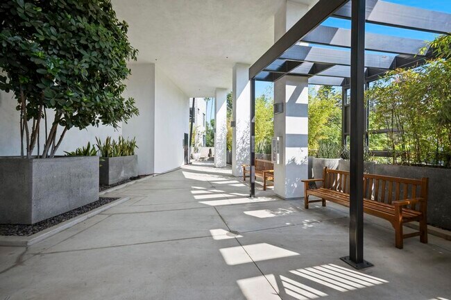 Building Photo - 4111 W Sunset Blvd