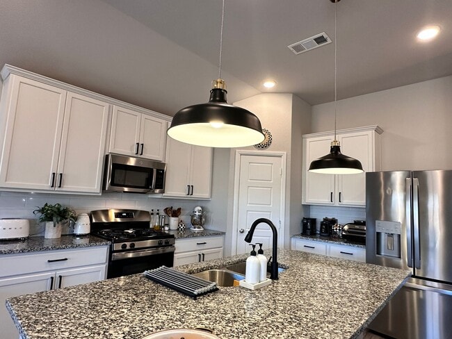 Building Photo - 1104 Magpie Lane