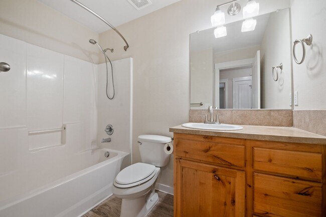 Building Photo - Charming home in Southwest Redmond