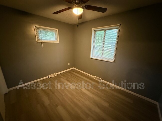 Building Photo - 11224 Lewis Ave