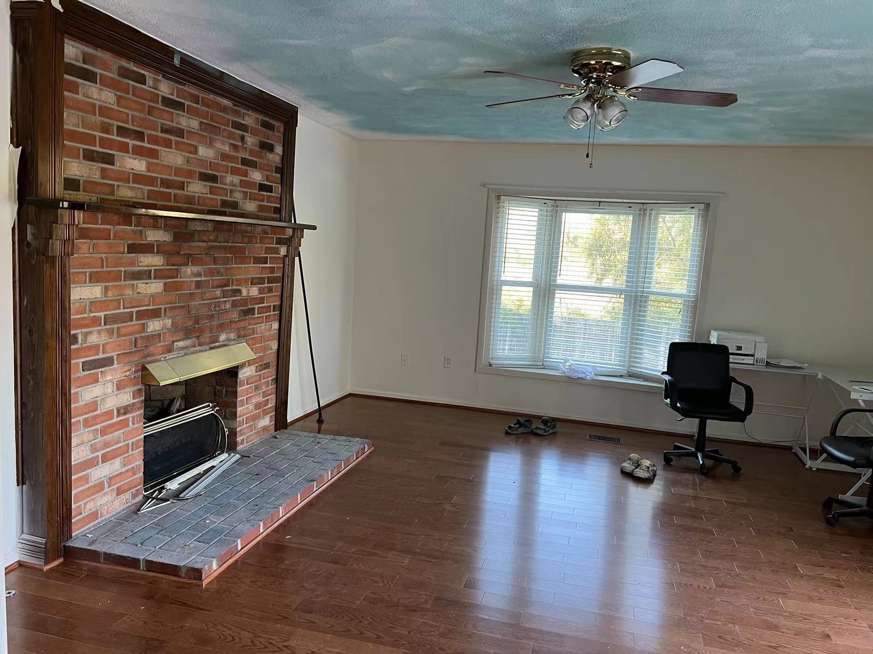 Building Photo - 2037 Dewey Dr