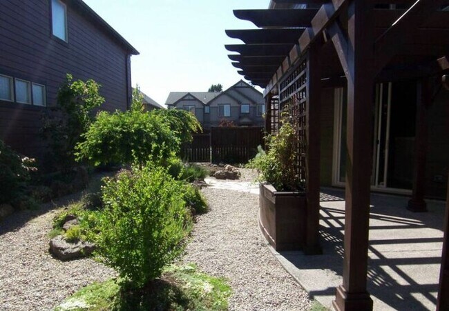 Building Photo - 63118 Dakota Dr