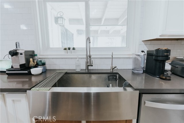 Building Photo - 2438 Emerson Dr