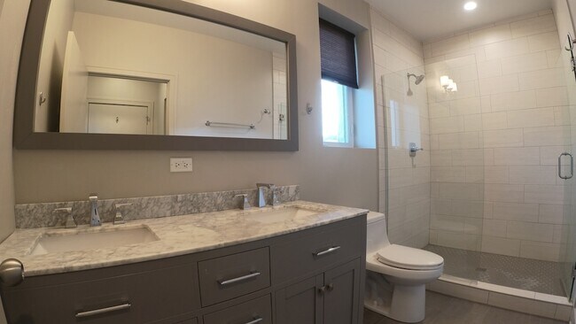 Building Photo - 5001 Prospect Ave